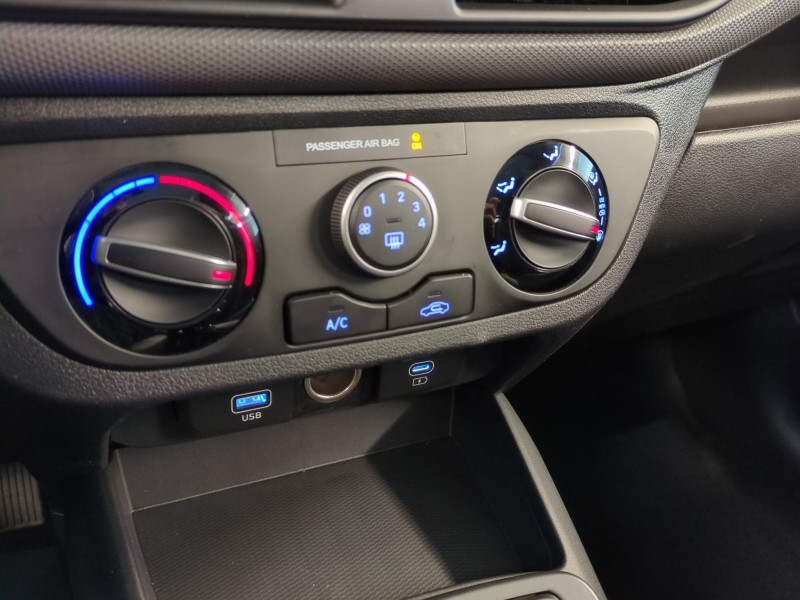 Photo 16 de l'offre de HYUNDAI I10 1.0 63CH ECO INTUITIVE BVR -22% à 16498€ chez Automobiles 25