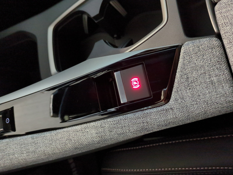 Photo 16 de l'offre de PEUGEOT 3008 1.2 HYBRID 145CH ALLURE E-DCS6 -27% à 31998€ chez Automobiles 25