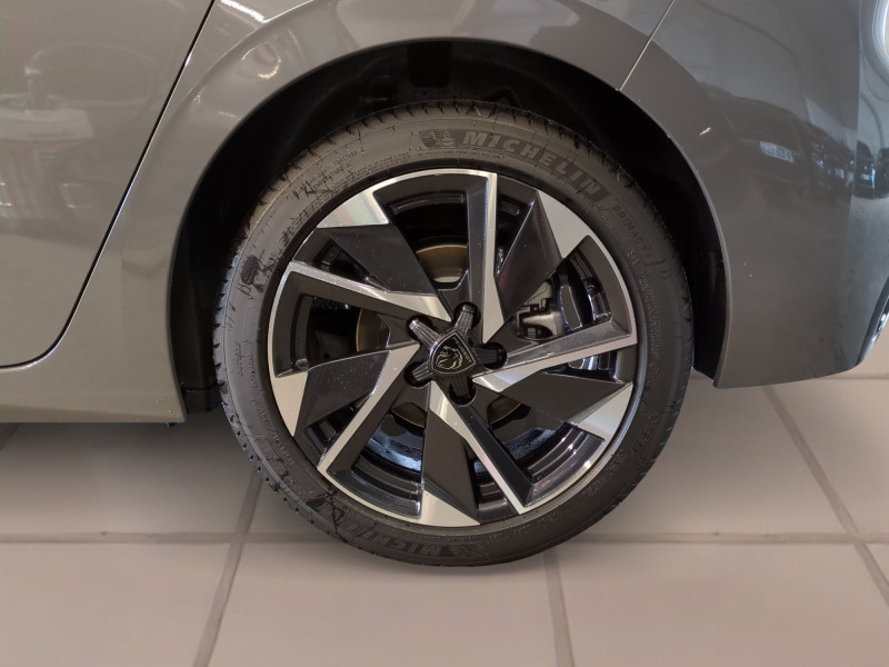 Photo 18 de l'offre de PEUGEOT 308 1.5 BLUEHDI 130CH S&S ALLURE EAT8 -35% à 26498€ chez Automobiles 25