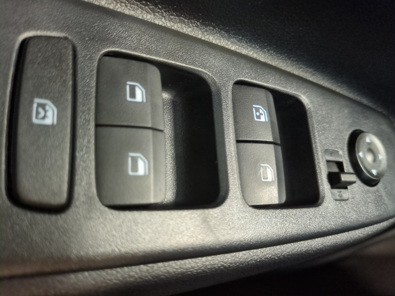 Photo 18 de l'offre de HYUNDAI I10 1.0 63CH ECO INTUITIVE BVR -22% à 16498€ chez Automobiles 25