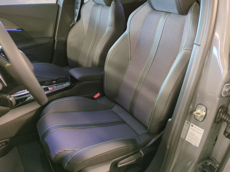 Photo 6 de l'offre de PEUGEOT 2008 1.2 HYBRID 145CH GT E-DCS6 -24% à 27998€ chez Automobiles 25