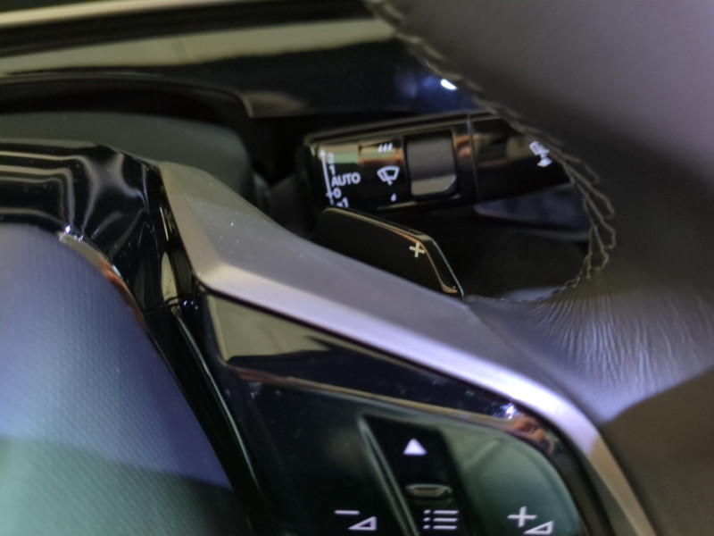 Photo 15 de l'offre de PEUGEOT 3008 1.2 HYBRID 145CH ALLURE E-DCS6 -27% à 31998€ chez Automobiles 25