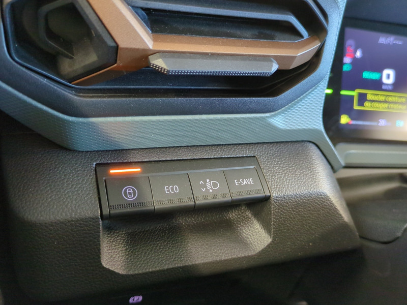 Photo 15 de l'offre de DACIA DUSTER 1.6 HYBRID 140CH EXTREME -9 % à 27998€ chez Automobiles 25