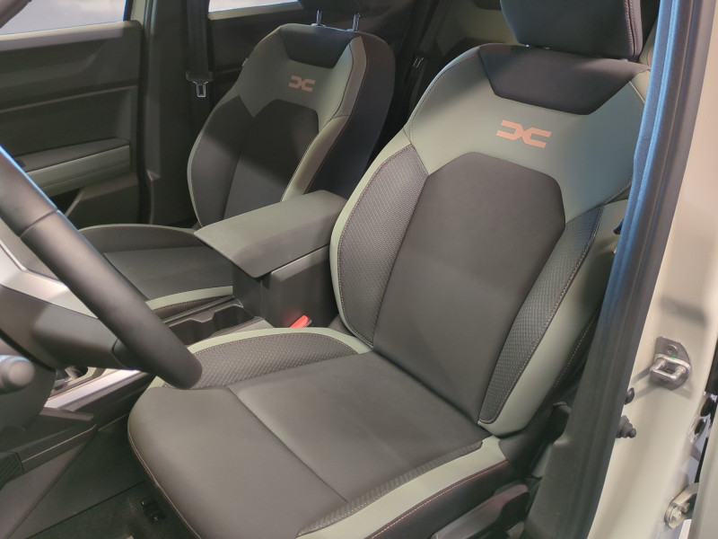 Photo 6 de l'offre de DACIA DUSTER 1.6 HYBRID 140CH EXTREME  -9 % à 27998€ chez Automobiles 25