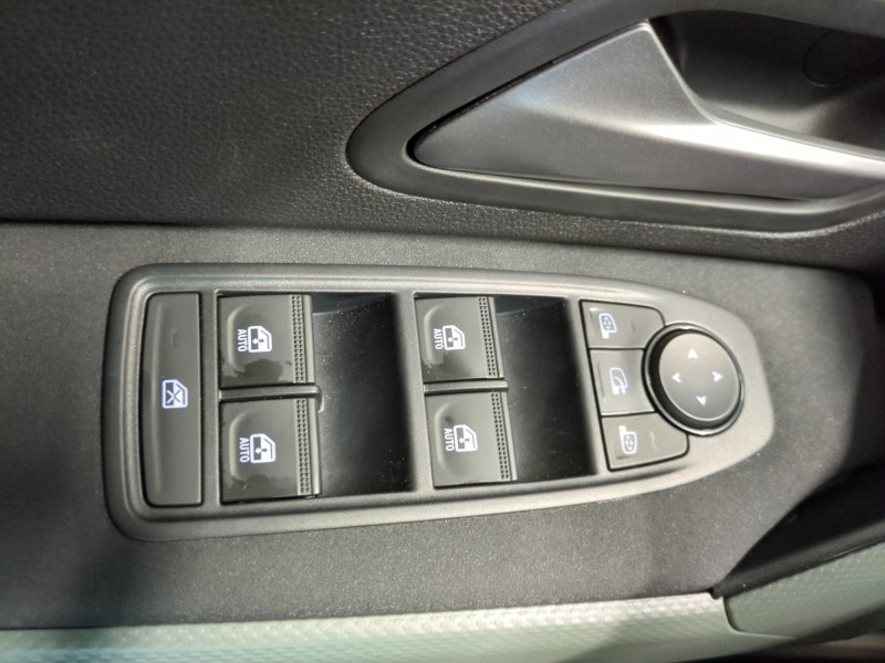 Photo 16 de l'offre de DACIA DUSTER 1.6 HYBRID 140CH EXTREME  -9 % à 27998€ chez Automobiles 25