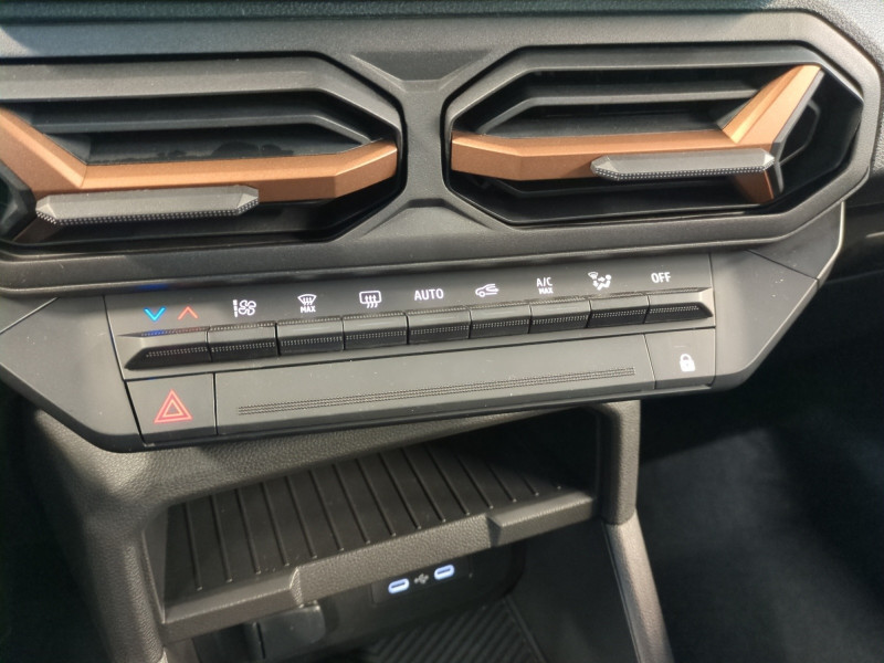 Photo 14 de l'offre de DACIA DUSTER 1.6 HYBRID 140CH EXTREME -9 % à 27998€ chez Automobiles 25