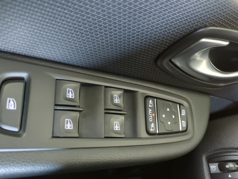 Photo 17 de l'offre de RENAULT CLIO IV 1.5 DCI 90CH ENERGY INTENS 5P à 10990€ chez Automobiles 25