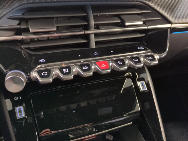 Photo 15 de l'offre de PEUGEOT 2008 1.2 HYBRID 145CH GT E-DCS6 -24% à 27998€ chez Automobiles 25