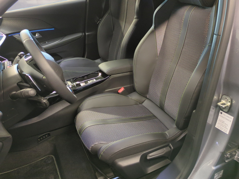Photo 6 de l'offre de PEUGEOT 2008 1.2 HYBRID 145CH GT E-DCS6 -24% à 27998€ chez Automobiles 25