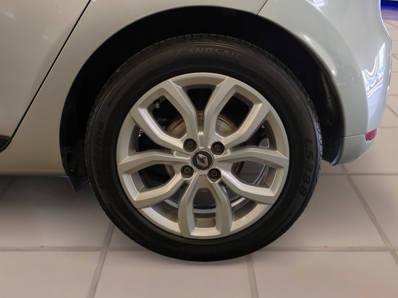 Photo 20 de l'offre de RENAULT CLIO IV 1.5 DCI 90CH ENERGY INTENS 5P à 10990€ chez Automobiles 25