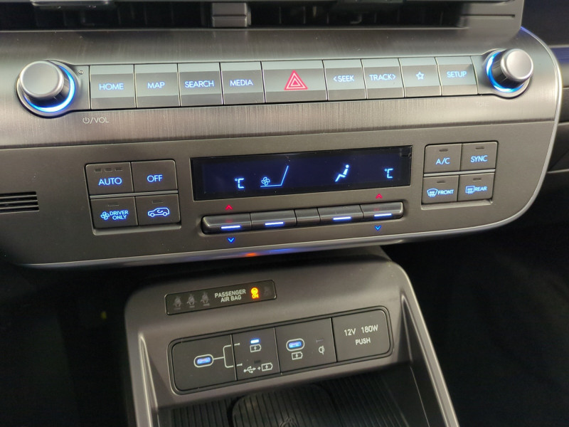 Photo 15 de l'offre de HYUNDAI KONA 1.6 GDI 129CH HYBRID CREATIVE DCT-6 -22% à 29998€ chez Automobiles 25