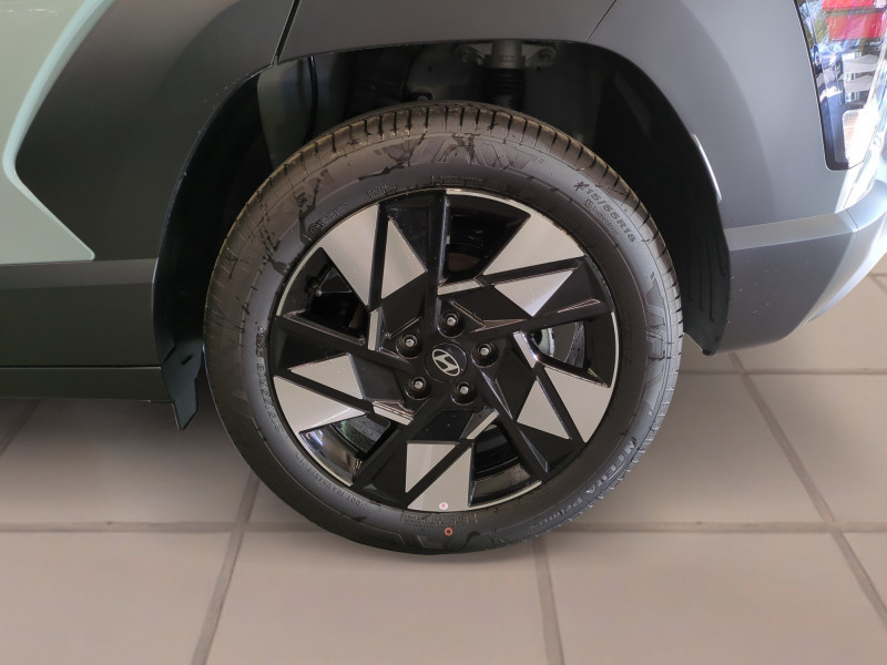 Photo 20 de l'offre de HYUNDAI KONA 1.6 GDI 129CH HYBRID CREATIVE DCT-6 -22% à 29998€ chez Automobiles 25