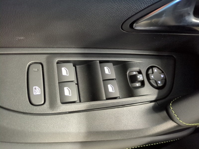 Photo 17 de l'offre de PEUGEOT 2008 1.2 HYBRID 145CH GT E-DCS6 -24% à 27998€ chez Automobiles 25