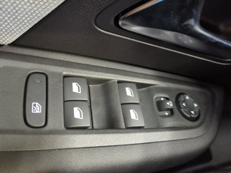 Photo 16 de l'offre de CITROEN C4 1.2 HYBRIDE 145CH S&S MAX AUTOMATIQUE -30% à 24898€ chez Automobiles 25