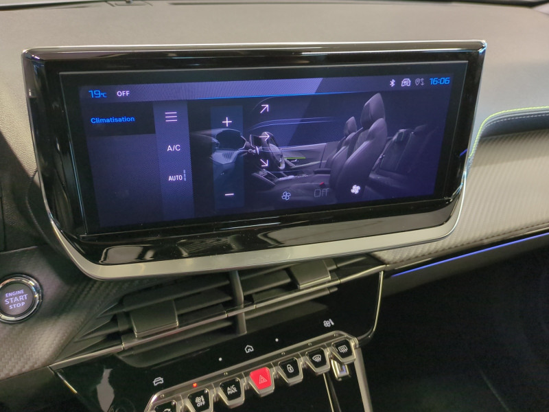 Photo 10 de l'offre de PEUGEOT 2008 1.2 HYBRID 145CH GT E-DCS6 -24% à 27998€ chez Automobiles 25