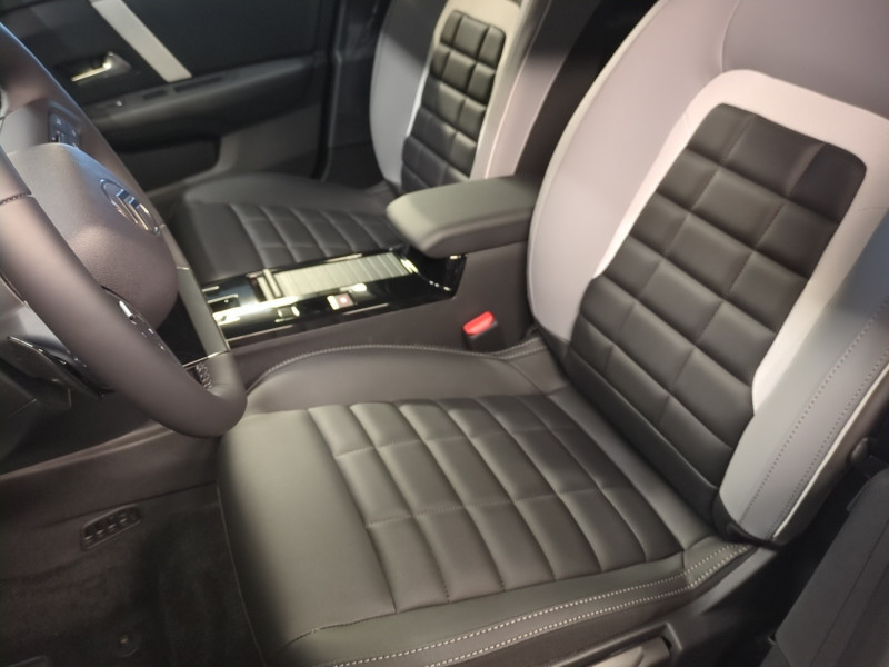 Photo 6 de l'offre de CITROEN C4 1.2 HYBRIDE 145CH S&S MAX AUTOMATIQUE -30% à 24898€ chez Automobiles 25