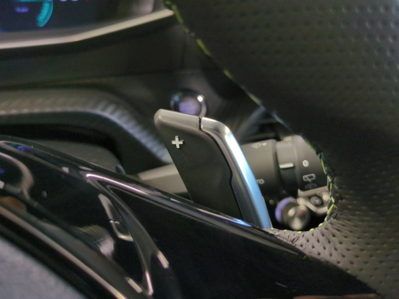 Photo 16 de l'offre de PEUGEOT 2008 1.2 HYBRID 145CH GT E-DCS6 -24% à 27998€ chez Automobiles 25