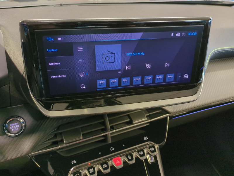Photo 9 de l'offre de PEUGEOT 2008 1.2 HYBRID 145CH GT E-DCS6 -24% à 27998€ chez Automobiles 25