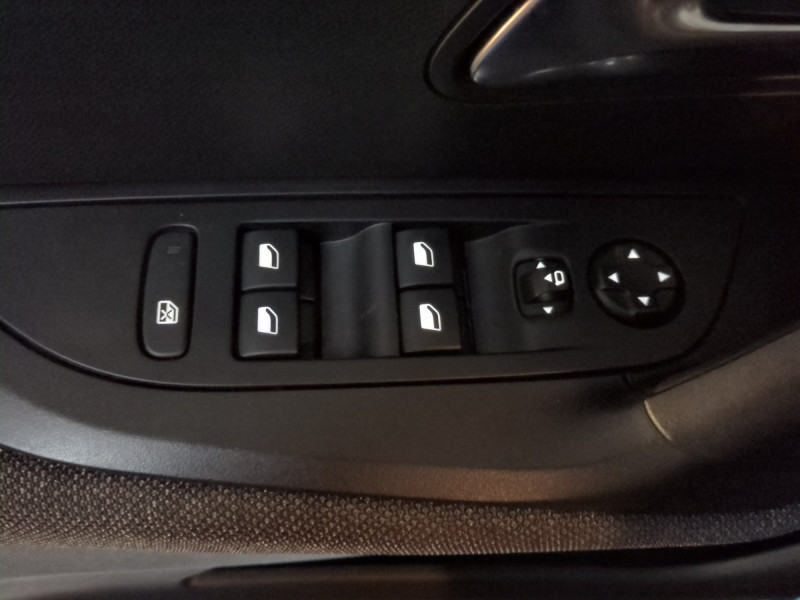 Photo 16 de l'offre de PEUGEOT 2008 1.2 PURETECH 130CH S&S STYLE à 15590€ chez Automobiles 25