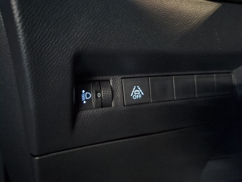 Photo 18 de l'offre de PEUGEOT 2008 1.2 PURETECH 130CH S&S STYLE à 15590€ chez Automobiles 25