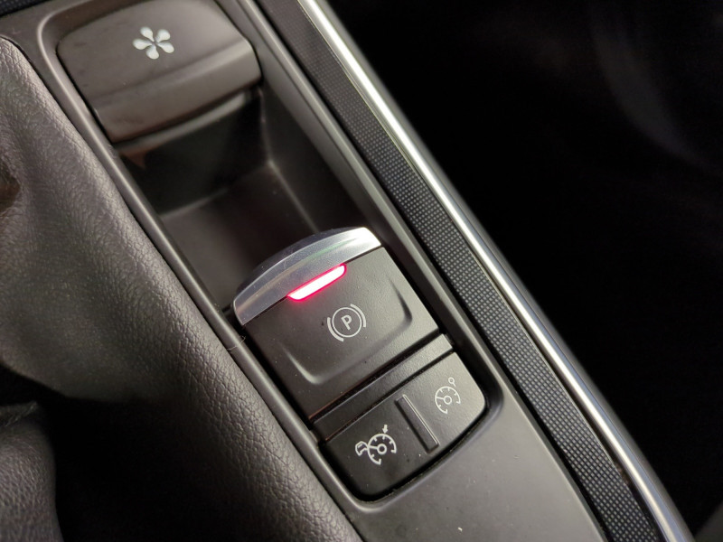 Photo 17 de l'offre de RENAULT SCENIC IV 1.6 DCI 130CH ENERGY INTENS à 11490€ chez Automobiles 25