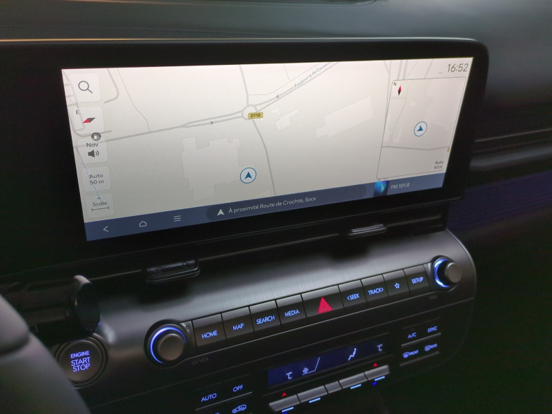 Photo 9 de l'offre de HYUNDAI KONA 1.6 GDI 129CH HYBRID CREATIVE DCT-6 -23% à 29998€ chez Automobiles 25