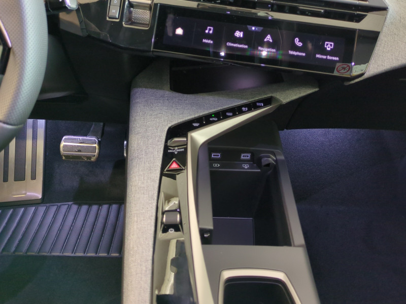 Photo 5 de l'offre de PEUGEOT 3008 1.2 HYBRID 145CH GT E-DCS6 -29% à 32998€ chez Automobiles 25