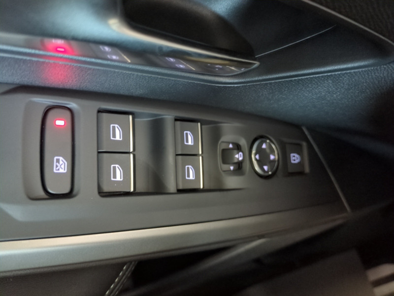 Photo 15 de l'offre de PEUGEOT 3008 1.2 HYBRID 145CH GT E-DCS6 -29% à 32998€ chez Automobiles 25