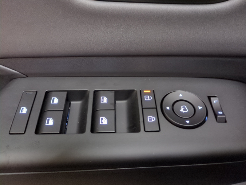 Photo 17 de l'offre de HYUNDAI KONA 1.6 GDI 129CH HYBRID CREATIVE DCT-6 -23% à 29998€ chez Automobiles 25