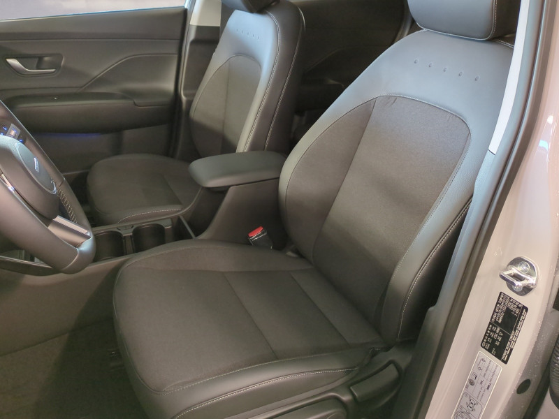 Photo 6 de l'offre de HYUNDAI KONA 1.6 GDI 129CH HYBRID CREATIVE DCT-6 -23% à 29998€ chez Automobiles 25