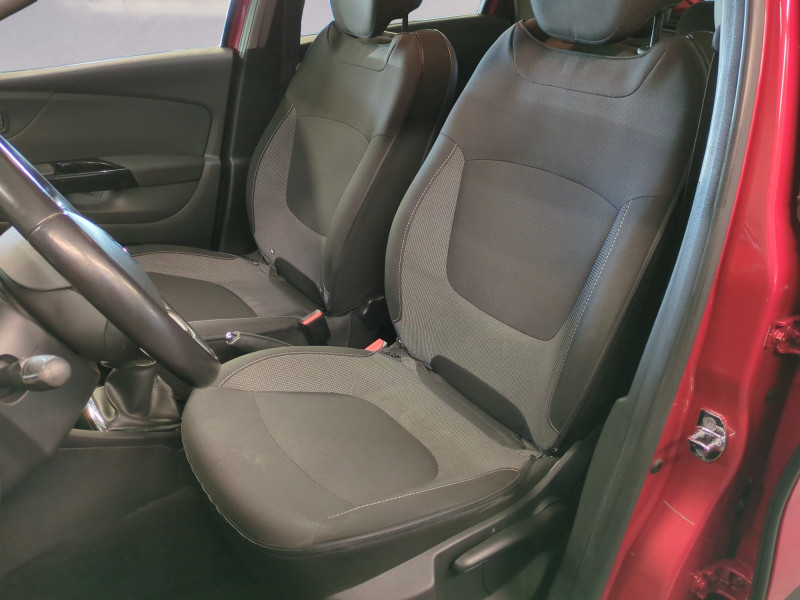Photo 5 de l'offre de RENAULT CAPTUR 1.5 DCI 110CH STOP&START ENERGY BUSINESS ECO² EURO6 2015 à 11990€ chez Automobiles 25