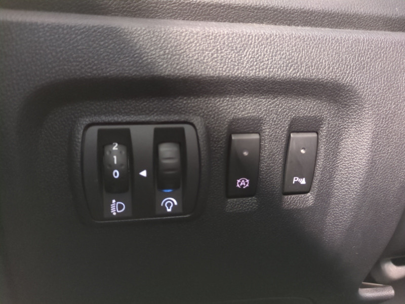 Photo 18 de l'offre de RENAULT CAPTUR 1.5 DCI 110CH STOP&START ENERGY BUSINESS ECO² EURO6 2015 à 11990€ chez Automobiles 25