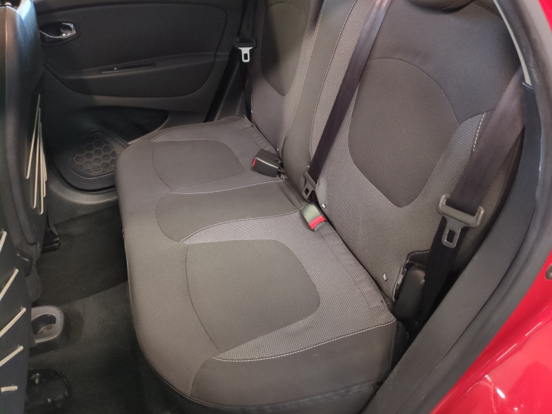 Photo 6 de l'offre de RENAULT CAPTUR 1.5 DCI 110CH STOP&START ENERGY BUSINESS ECO² EURO6 2015 à 11990€ chez Automobiles 25