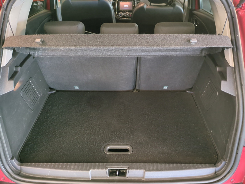 Photo 16 de l'offre de RENAULT CAPTUR 1.5 DCI 110CH STOP&START ENERGY BUSINESS ECO² EURO6 2015 à 11990€ chez Automobiles 25