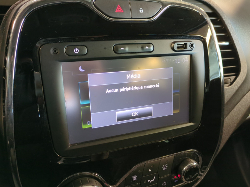 Photo 10 de l'offre de RENAULT CAPTUR 1.5 DCI 110CH STOP&START ENERGY BUSINESS ECO² EURO6 2015 à 11990€ chez Automobiles 25