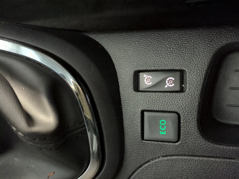 Photo 19 de l'offre de RENAULT CAPTUR 1.5 DCI 110CH STOP&START ENERGY BUSINESS ECO² EURO6 2015 à 11990€ chez Automobiles 25