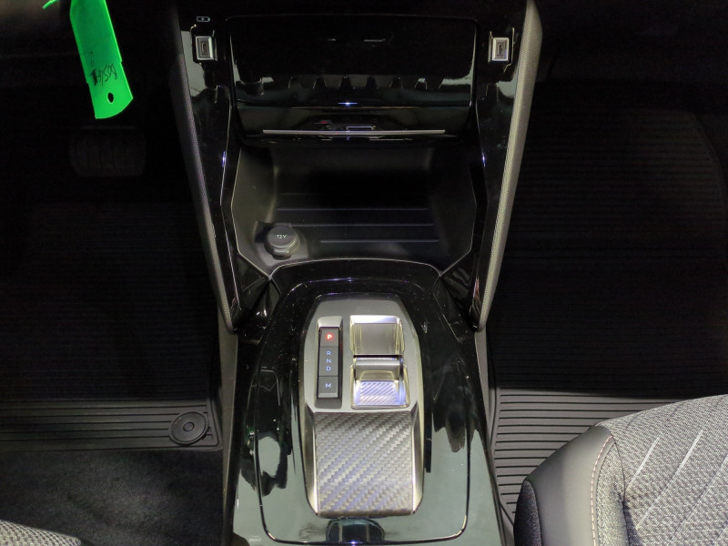 Photo 9 de l'offre de PEUGEOT 2008 1.2 HYBRID 145CH ALLURE E-DCS6 -29% à 24998€ chez Automobiles 25