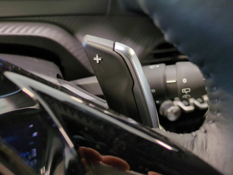 Photo 8 de l'offre de PEUGEOT 2008 1.2 HYBRID 145CH ALLURE E-DCS6 -29% à 24998€ chez Automobiles 25