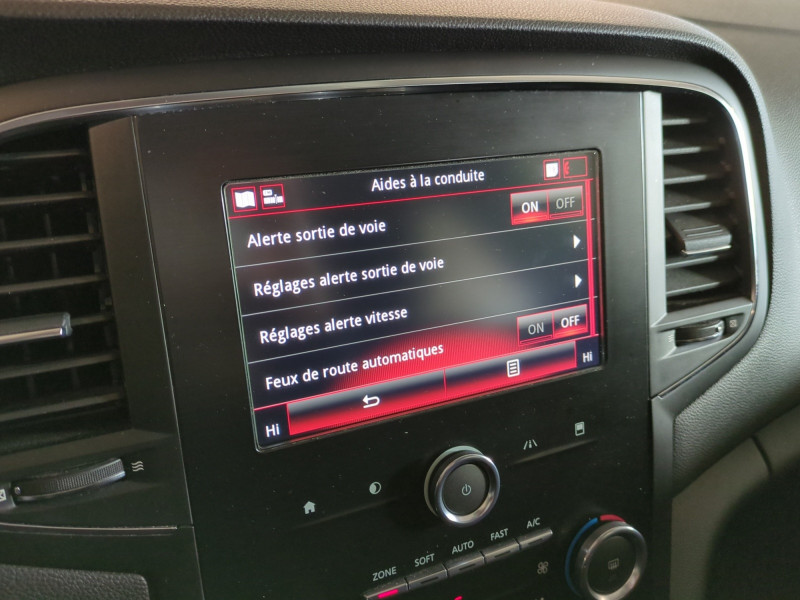 Photo 13 de l'offre de RENAULT MEGANE IV ESTATE 1.3 TCE 115CH FAP BUSINESS à 12490€ chez Automobiles 25