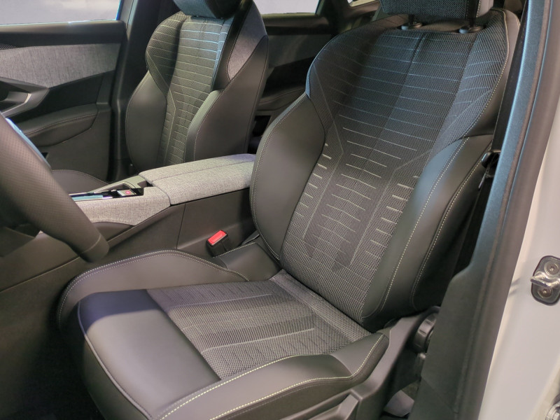 Photo 6 de l'offre de PEUGEOT 3008 1.2 HYBRID 145CH GT E-DCS6 -29% à 32998€ chez Automobiles 25