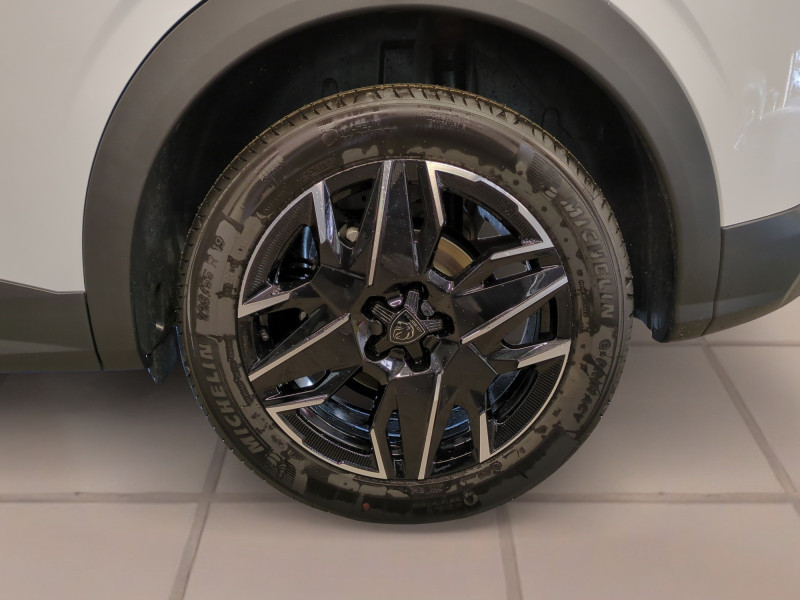Photo 19 de l'offre de PEUGEOT 3008 1.2 HYBRID 145CH GT E-DCS6 -29% à 32998€ chez Automobiles 25