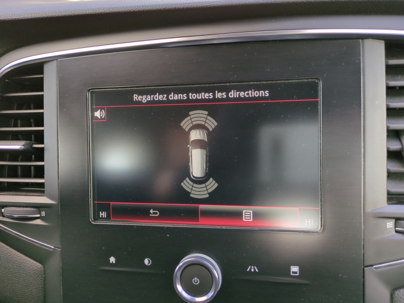 Photo 16 de l'offre de RENAULT MEGANE IV ESTATE 1.3 TCE 115CH FAP BUSINESS à 12490€ chez Automobiles 25