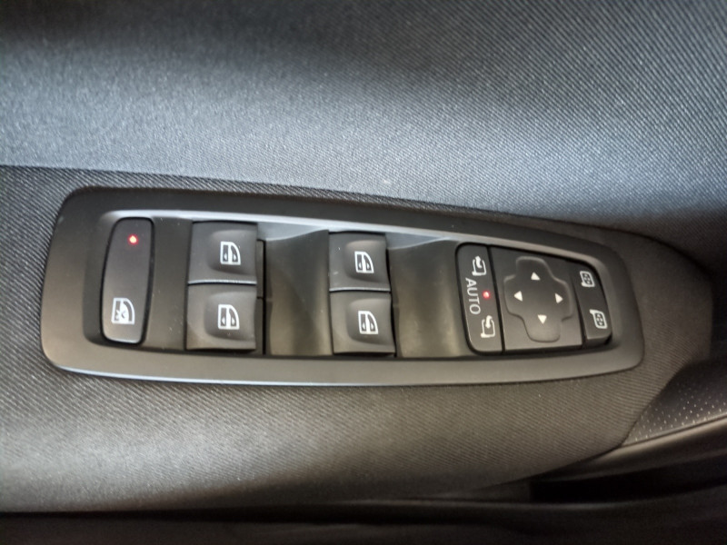 Photo 18 de l'offre de RENAULT MEGANE IV ESTATE 1.3 TCE 115CH FAP BUSINESS à 12490€ chez Automobiles 25