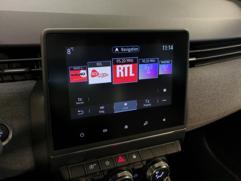 Photo 12 de l'offre de RENAULT CLIO V 1.0 TCE 90CH TECHNO - 20% à 18998€ chez Automobiles 25