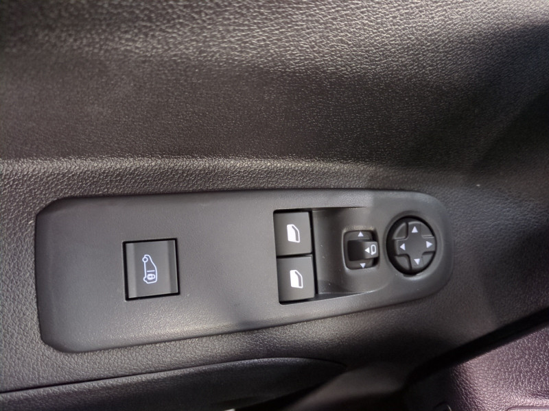 Photo 18 de l'offre de CITROEN BERLINGO VAN XL DIESEL 130CH AUTOMATIQUE -30% à 24598€ chez Automobiles 25