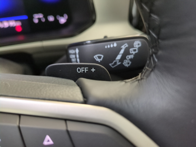 Photo 17 de l'offre de VOLKSWAGEN T-ROC 1.5 TSI EVO2 150CH LIFE PLUS DSG7 -25% à 29998€ chez Automobiles 25