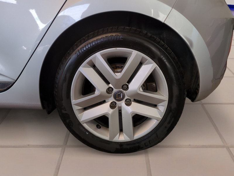 Photo 19 de l'offre de RENAULT CLIO V 1.5 BLUE DCI 85CH ZEN à 11990€ chez Automobiles 25