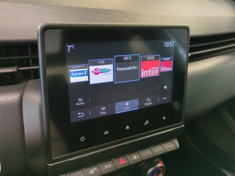 Photo 14 de l'offre de RENAULT CLIO V 1.5 BLUE DCI 85CH ZEN à 11990€ chez Automobiles 25