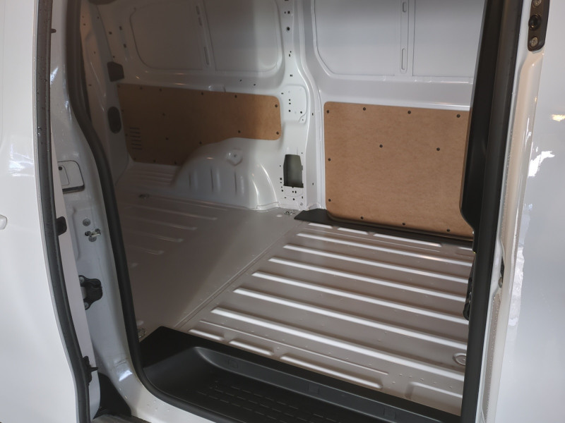 Photo 18 de l'offre de CITROEN JUMPY FG 2.0 BLUEHDI 145CH S&S EAT8 -34% à 31198€ chez Automobiles 25