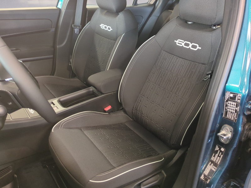 Photo 6 de l'offre de FIAT 600 1.2 HYBRID TURBO 145CH POP DCT6 -21% à 23998€ chez Automobiles 25